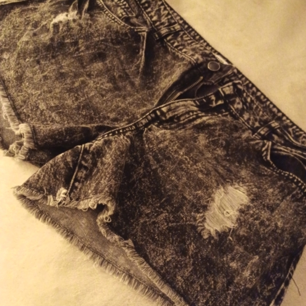 2/$15 FOREVER 21 Black Stone Washed Ripped Denim Short Shorts - Sz. 29